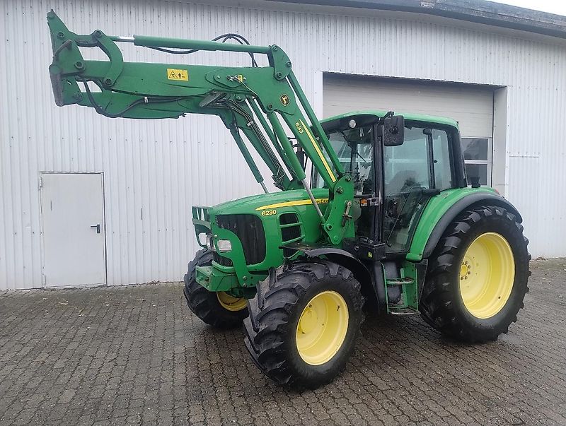 John Deere 6230