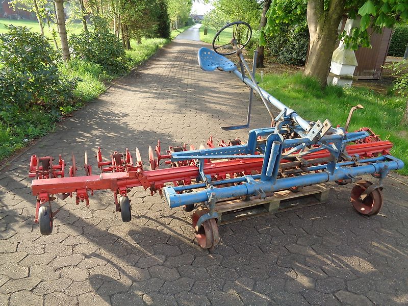 Rau Hacke 6 Reihig Gänsefußschare mit Pilotensitz