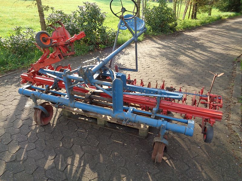 Rau Hacke 6 Reihig Gänsefußschare mit Pilotensitz