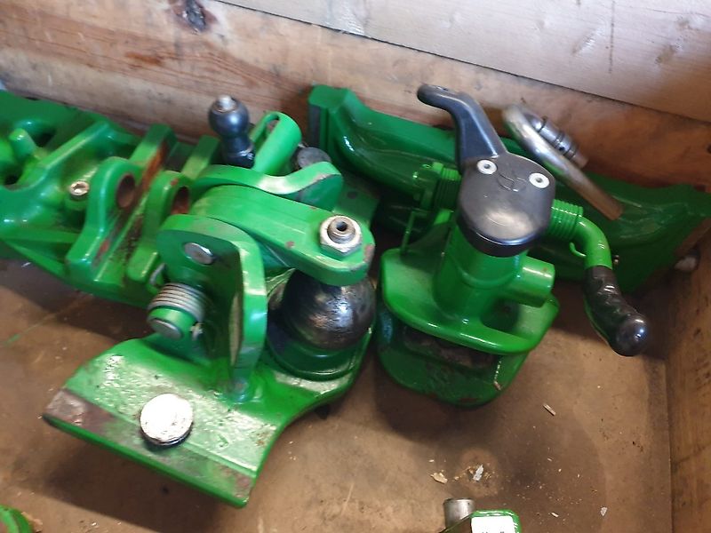 John Deere 3-IN-1 ANHÄNGEBOCK