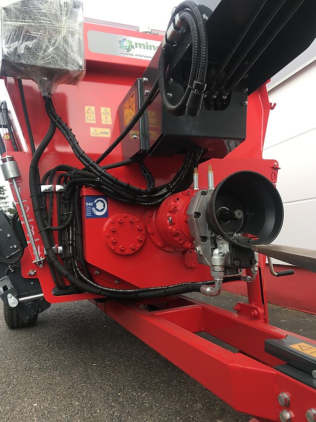 Minos Agri Futtermischwagen T-YYKM 4K