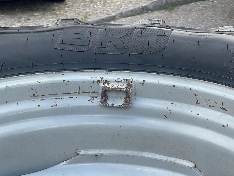 BKT Agrimax RT 765