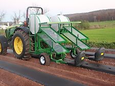 RAIN FLO; RAIN-FLO; RAIN FLOW; IRRIGATION ; Melonenpflanzmaschinen 1670  T ; 1 - 4 reihen;  Mit Wasser gefüllte Pflanzraeder;