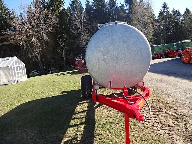 SVD- Wasserfaß- Weidefass- 5000 Liter mit Tränkebecken 5000 Liter- Wasserfaß - mit hydrl. Bremse
