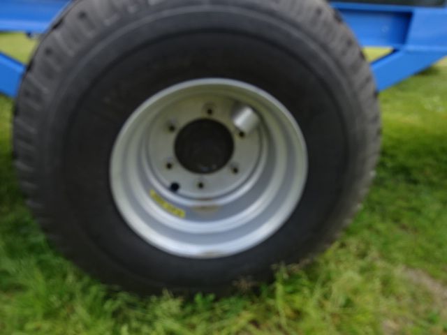 SVD- Wasserfaß- Weidefass- 5000 Liter mit Tränkebecken 5000 Liter- Wasserfaß - mit hydrl. Bremse