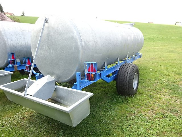 SVD- Wasserfaß- Weidefass- 5000 Liter mit Tränkebecken 5000 Liter- Wasserfaß - mit hydrl. Bremse