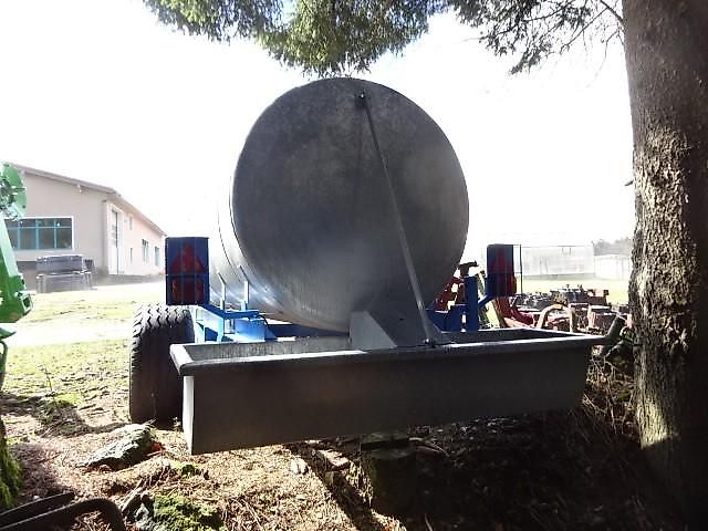 SVD- Wasserfaß- Weidefass- 5000 Liter mit Tränkebecken 5000 Liter- Wasserfaß - mit hydrl. Bremse