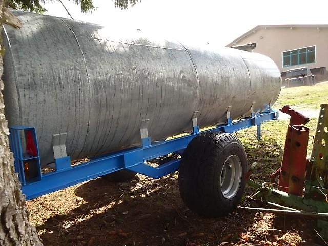 SVD- Wasserfaß- Weidefass- 5000 Liter mit Tränkebecken 5000 Liter- Wasserfaß - mit hydrl. Bremse