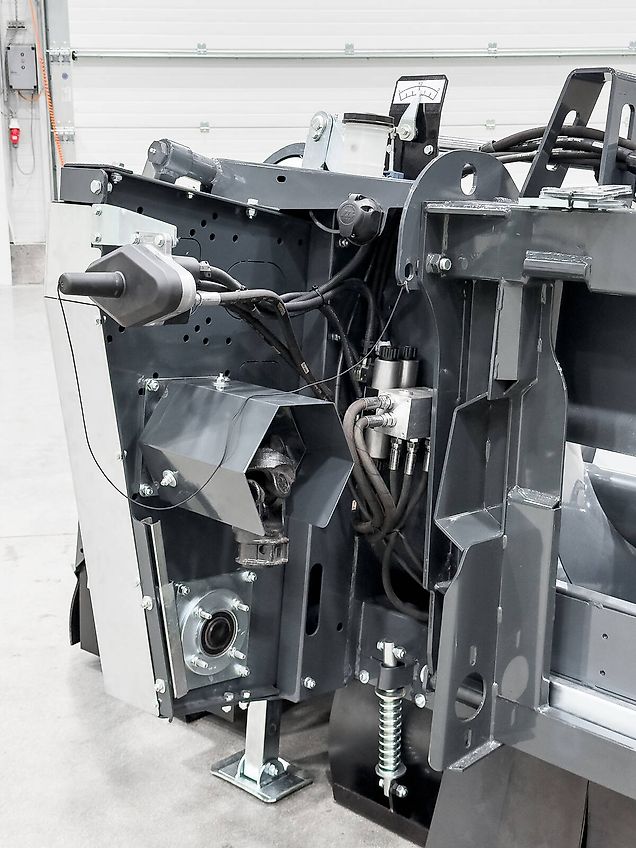 Tecnomais TMRP2 6R-F corn header, 6 row, foldable, 75 cm, for John Deere W and T combines, chopper, stalk crushers