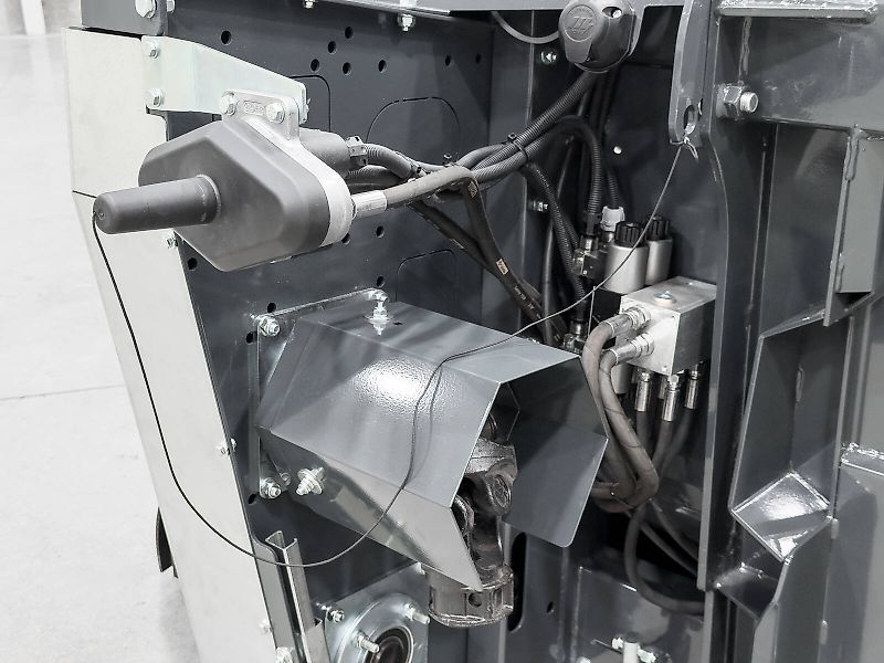 Tecnomais TMRP2 6R-F corn header, 6 row, foldable, 75 cm, for John Deere W and T combines, chopper, stalk crushers