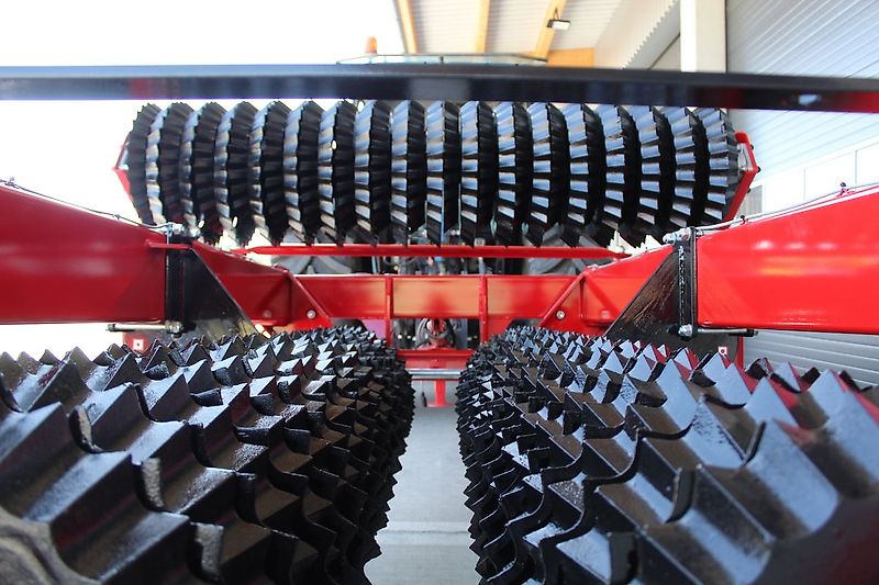 SMS Ackerwalze mit Prismenringen Teran 700