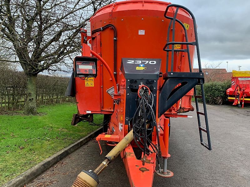 Kuhn USED Kuhn Euromix 2370 Diet Feeder For Sale