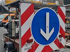 Nissen A31 LED Absperrtafel mit GPS Dora Funkwarnmeldeanlage FAT Verkehrsleittafel Verkehrsleitanhänger Verkehrssicherungsanhänger Leitanhänger Leittafel