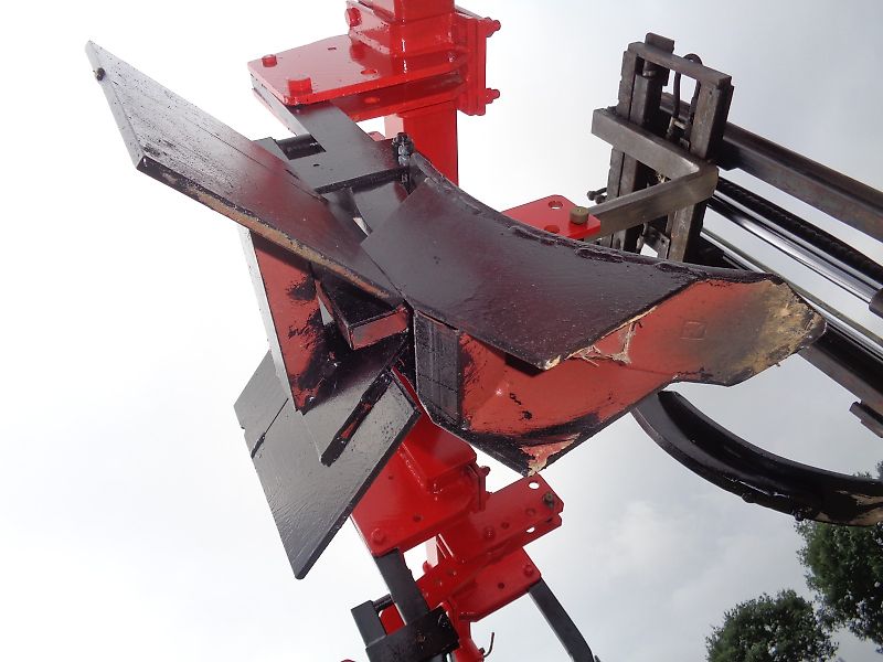 Kongskilde/Becker Howard Kurzgrubber Frontgrubber Zwischenachsgrubber Spezialgrubber 200cm 2 Doppelherzgrubberstiele 2 Grubberstiele 380mm Scharbreite Tiefgang bis 630mm für Kabelgräben Drainagen oder was sonst noch ins Erdreich Verlegt werden soll