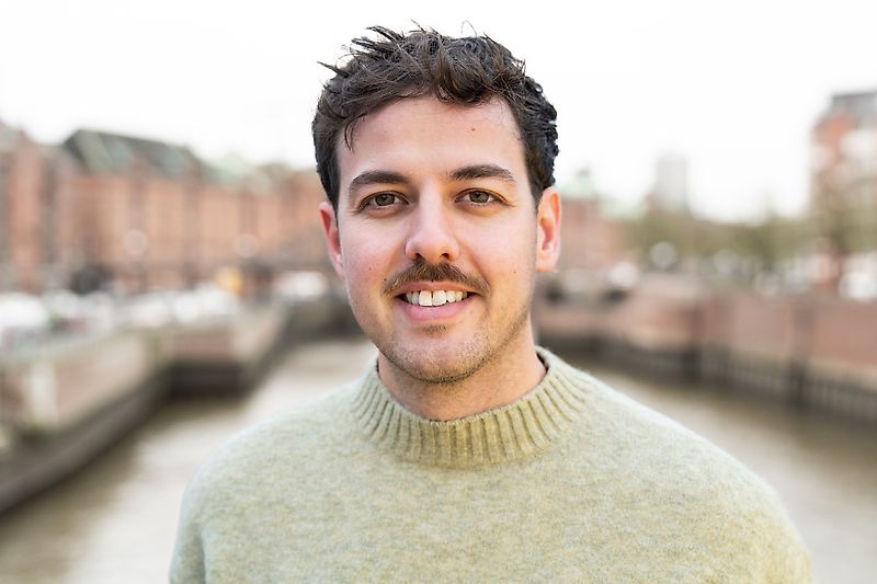 Pogovorni partner Gospod Alex Renaud